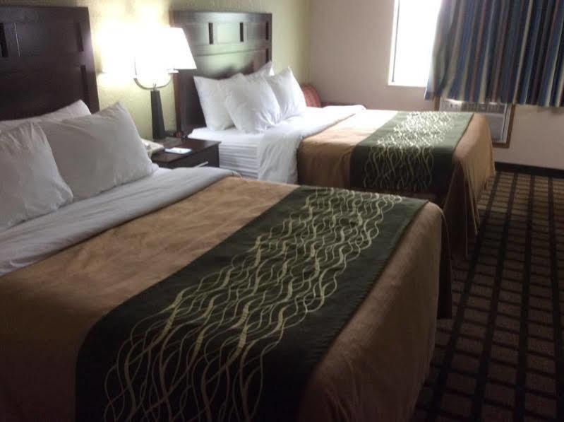 Hotel Baymont By Wyndham Ames Extérieur photo