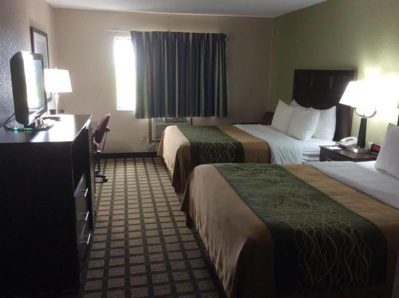 Hotel Baymont By Wyndham Ames Extérieur photo