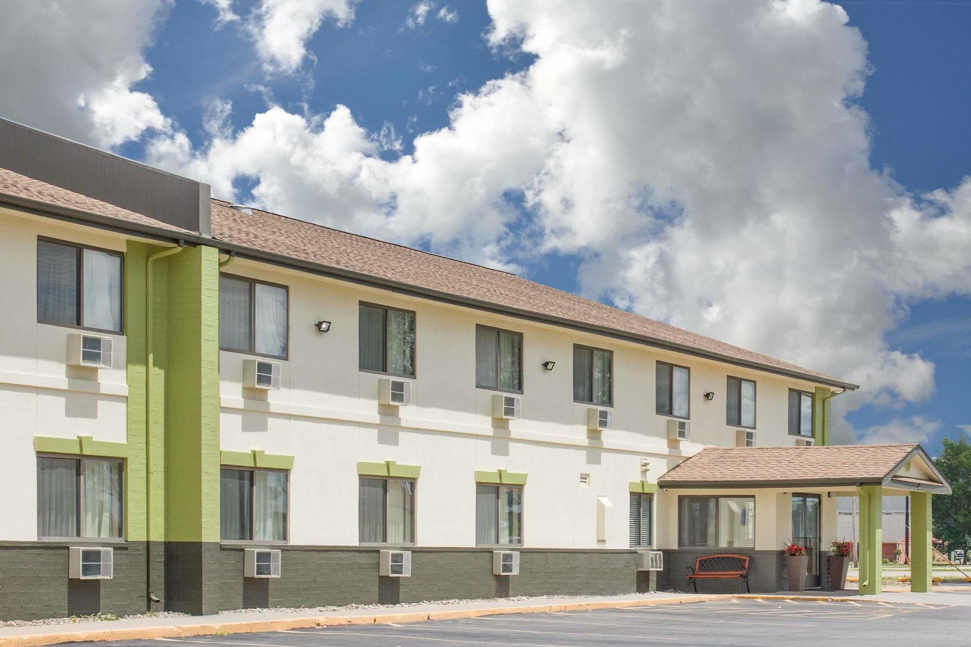 Hotel Baymont By Wyndham Ames Extérieur photo