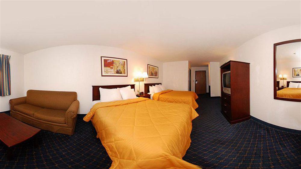 Hotel Baymont By Wyndham Ames Extérieur photo